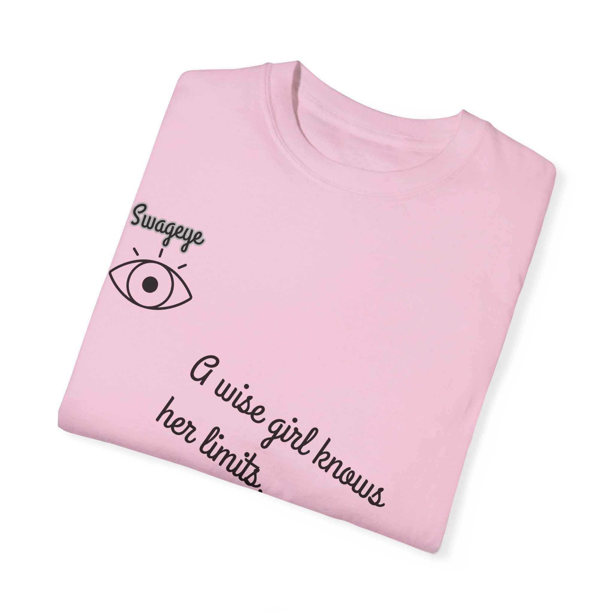 Swageye Vintage Wisdom Unisex T-shirt - 'A wise girl knows her limits, a smart girl has none'